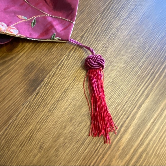 New table Runner Maroon Red with flowers and tassels 77 x 13 1/2 - Picture 7 of 10
